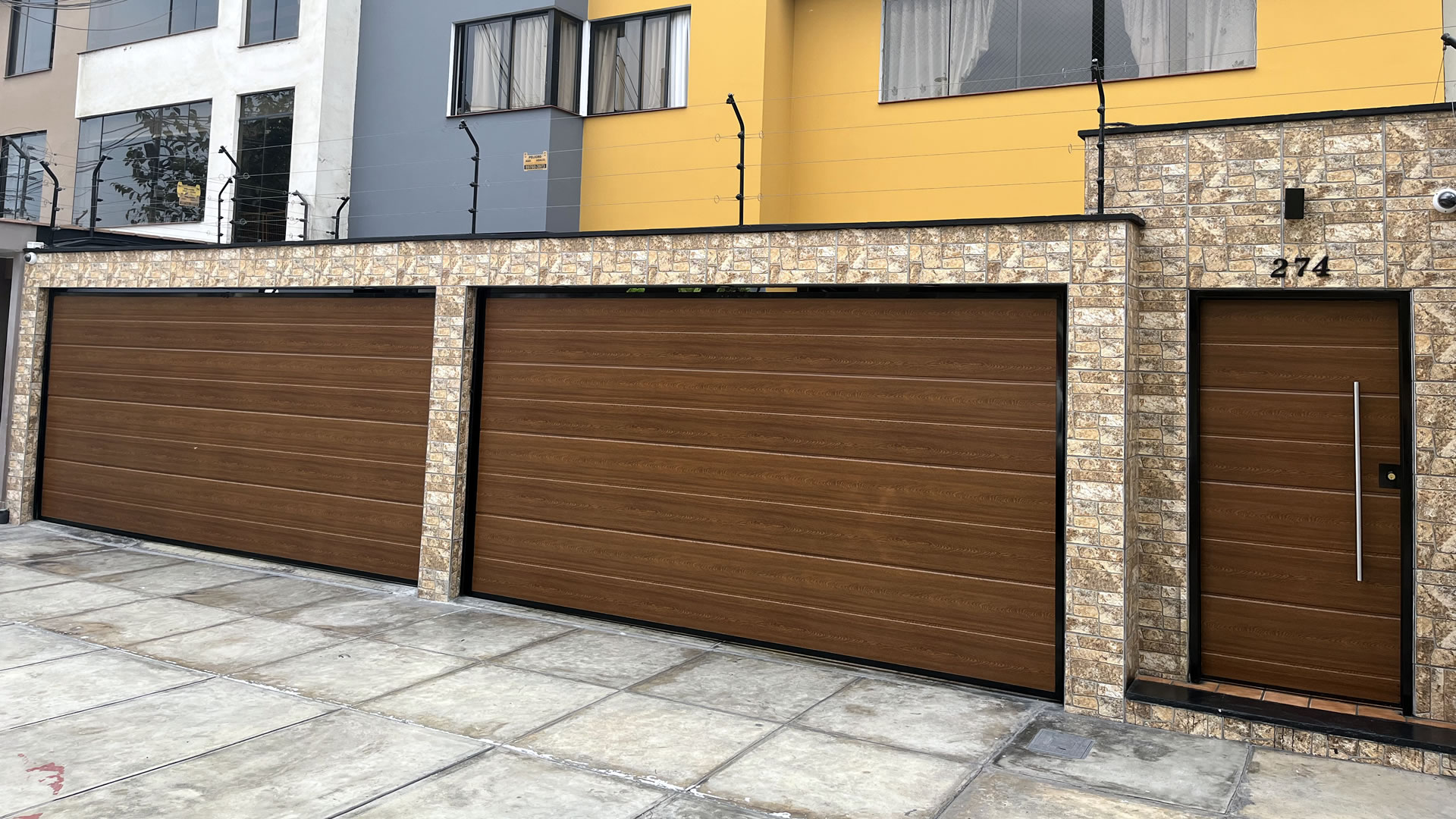 Puerta de garaje residencial